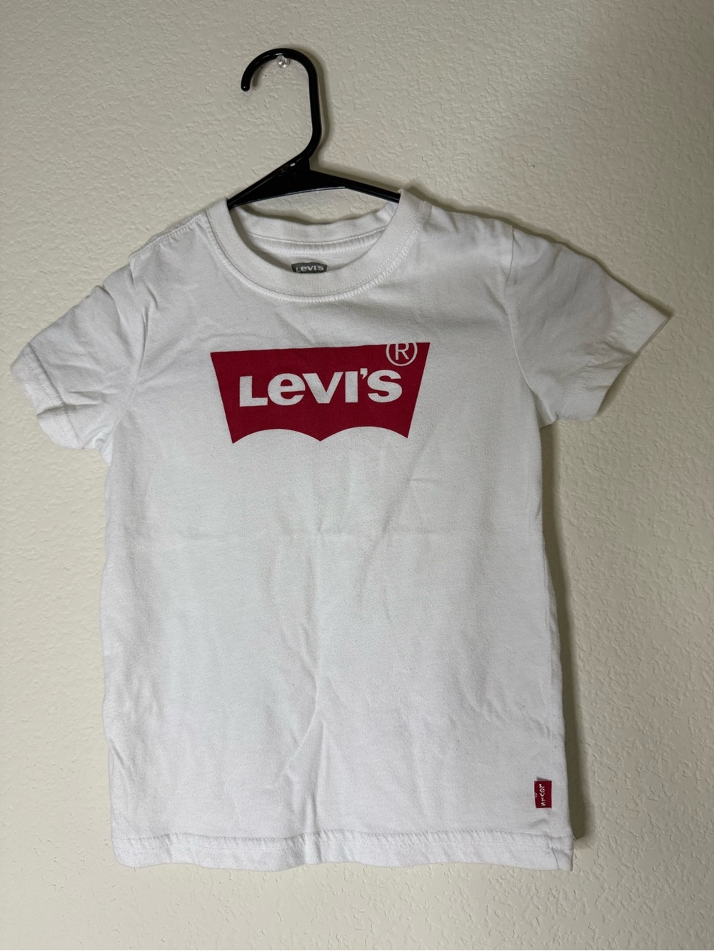 Levi's White Tee with Red Logo - Kids Short Sleeve